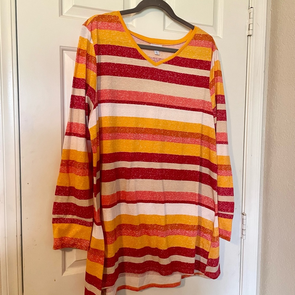 LuLaRoe Elizabeth Tunic Top